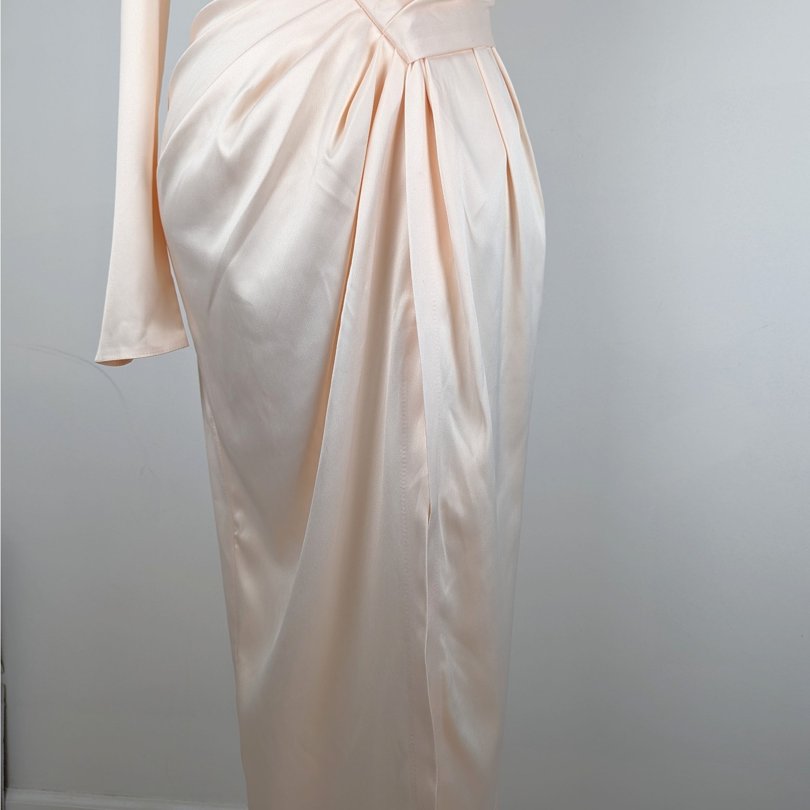 Elagia Cream Satin One-Shoulder Cut-Out Midi Dress Large Nwt — image 5 of 8